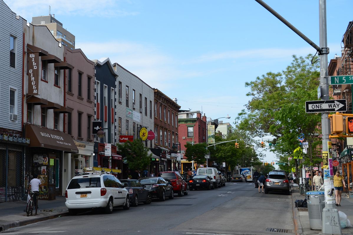 35-1 There Are Many Shops, Cafes And Restaurants On Trendy Bedford Ave At N 5 St Williamsburg New York